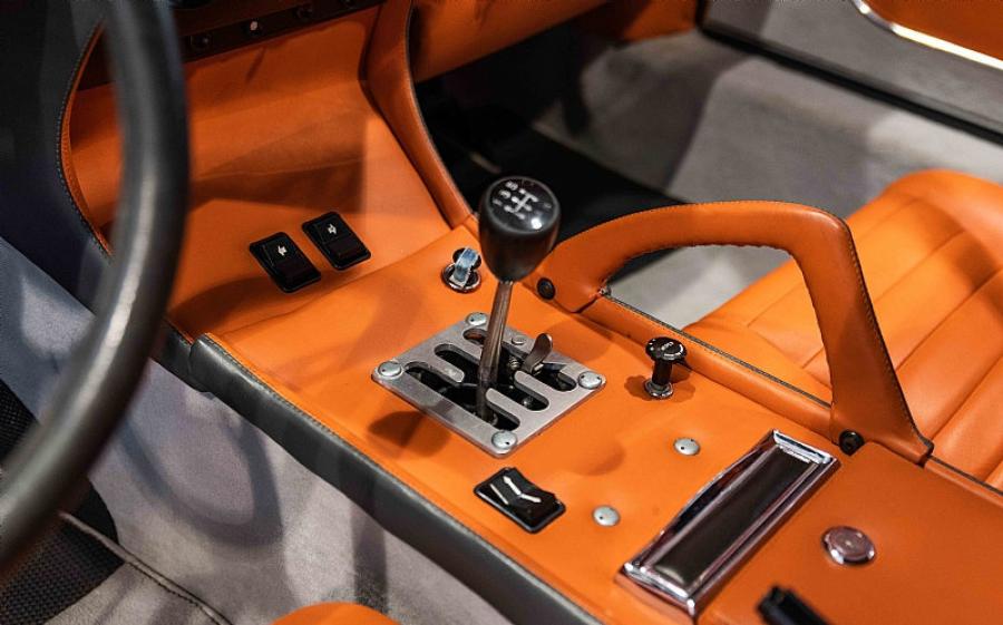 Детали интерьера Lamborghini Miura P400 SV 1972 года  (фото 13 из 16)